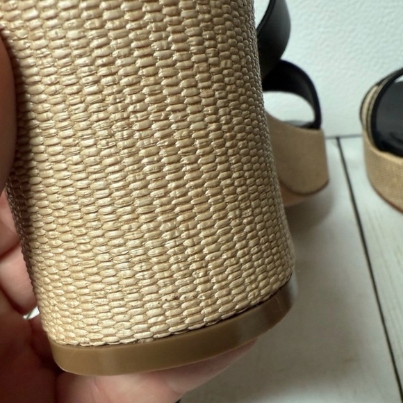 Excellent condition Christian Dior Calfskin Raffia
Embroidered Dway Platform38/5 - Picture 7 of 11